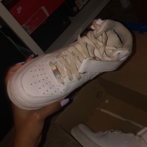 AIR FORCE 1s mid top